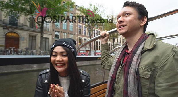 Ciuman Rina Nose dan Josscy