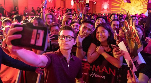Hadiah Wayang Kulit Untuk Tom Holland